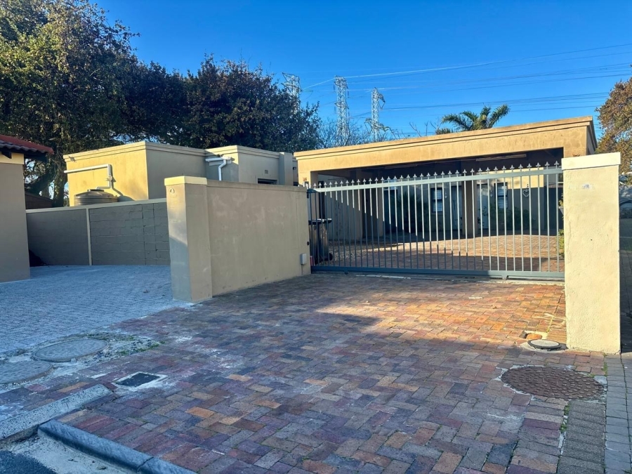 3 Bedroom Property for Sale in Eikenbosch Western Cape
